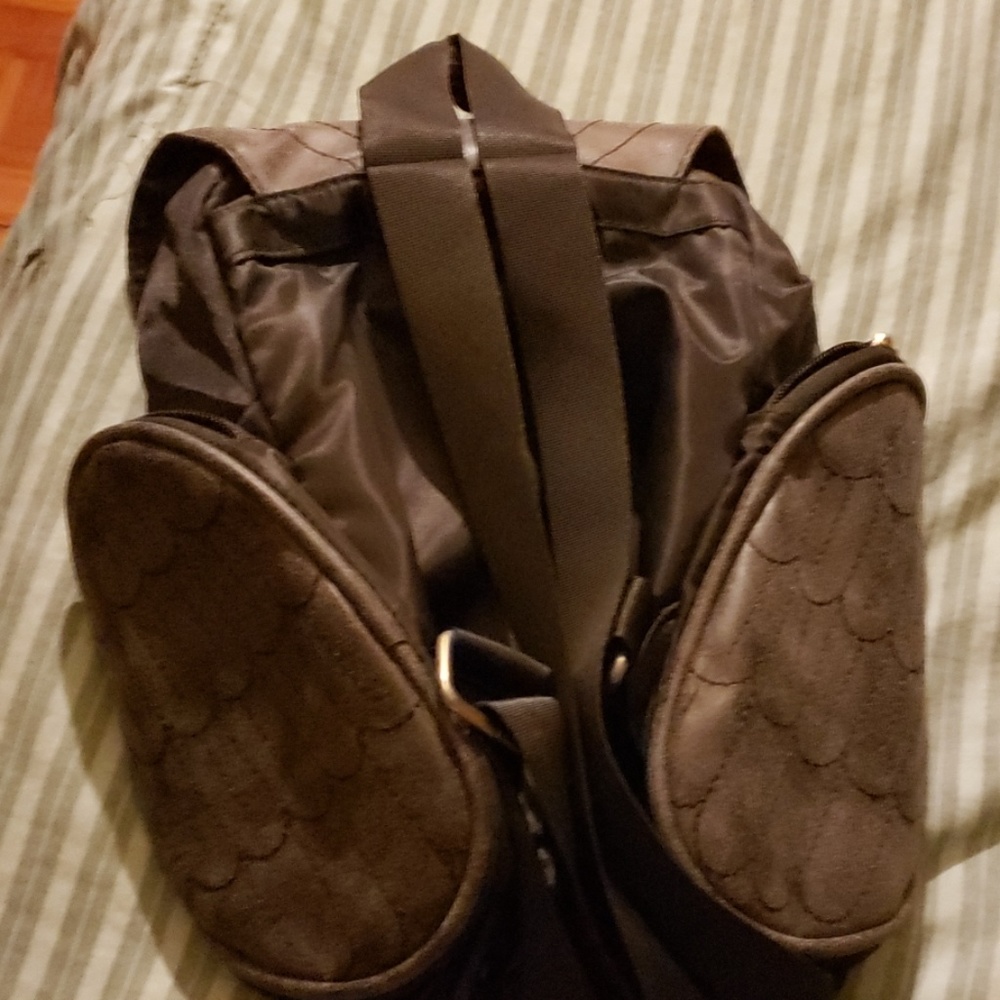 Backpack - Picture 3 of 4